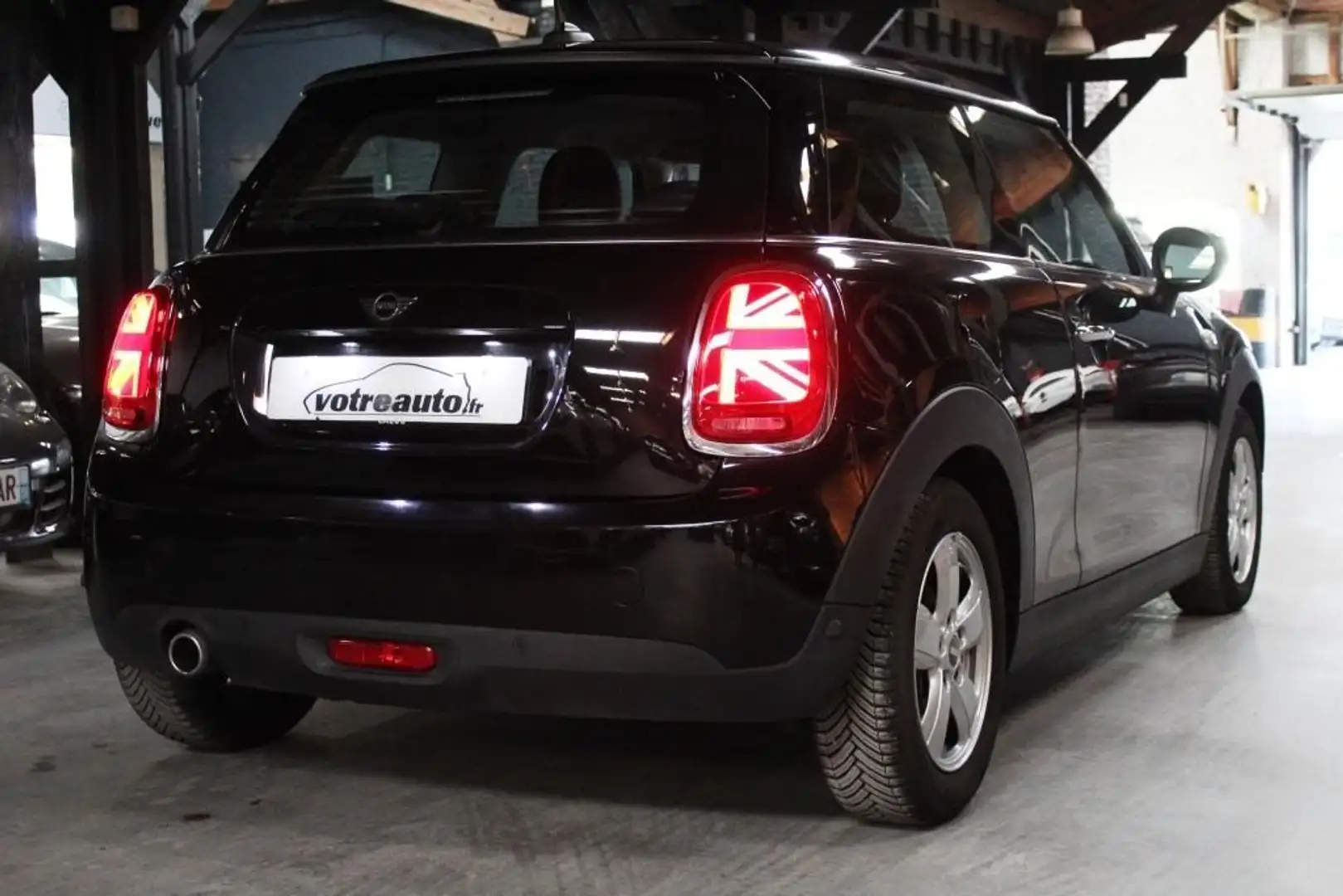 MINI Cooper (F56) 1.5 COOPER 136 Zwart - 2