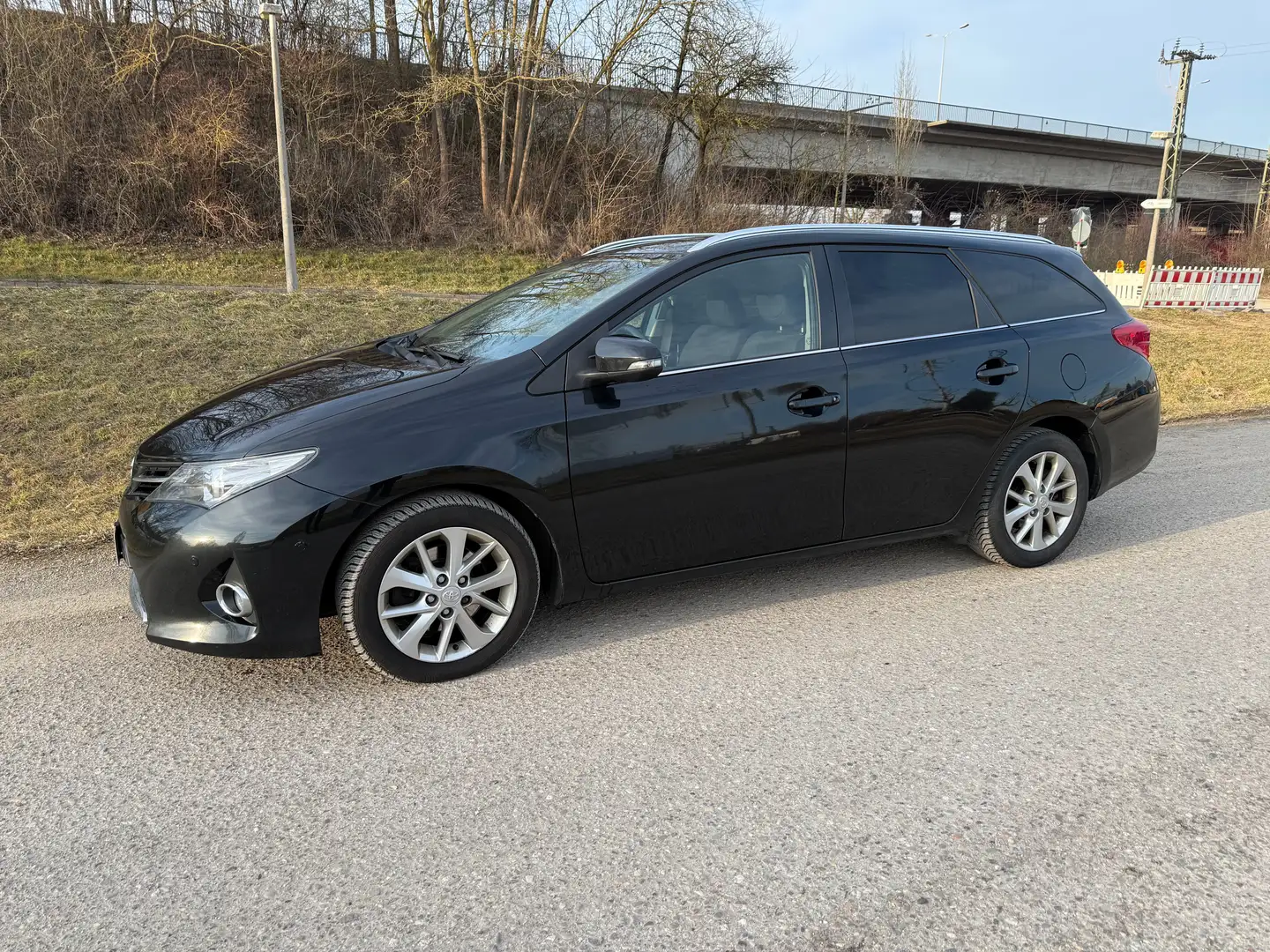 Toyota Auris Auris 2.0 D-4D Touring Sports TS Life Plus Negro - 2