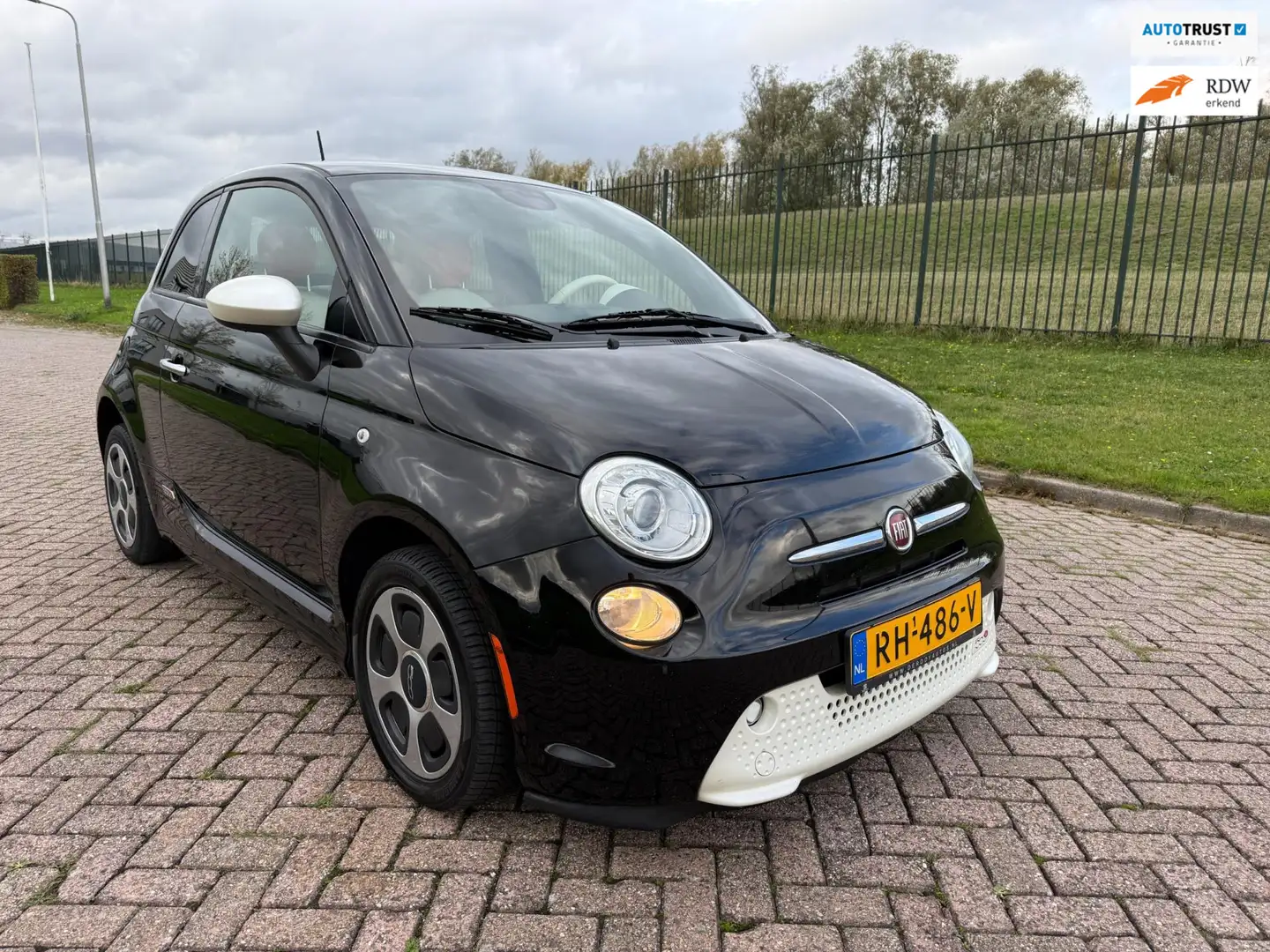 Fiat 500e 24kwh Zwart - 1