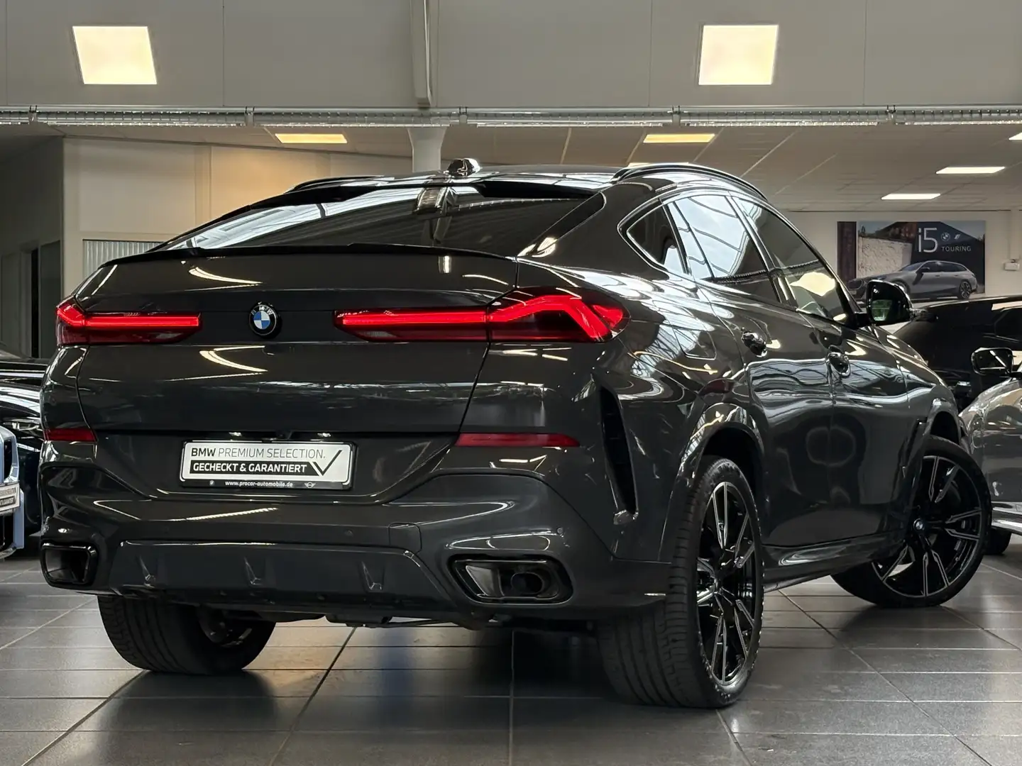 BMW X6 xDrive40d M Sport Pro DA/PA Prof B/W Pano 22" LMR Grau - 2