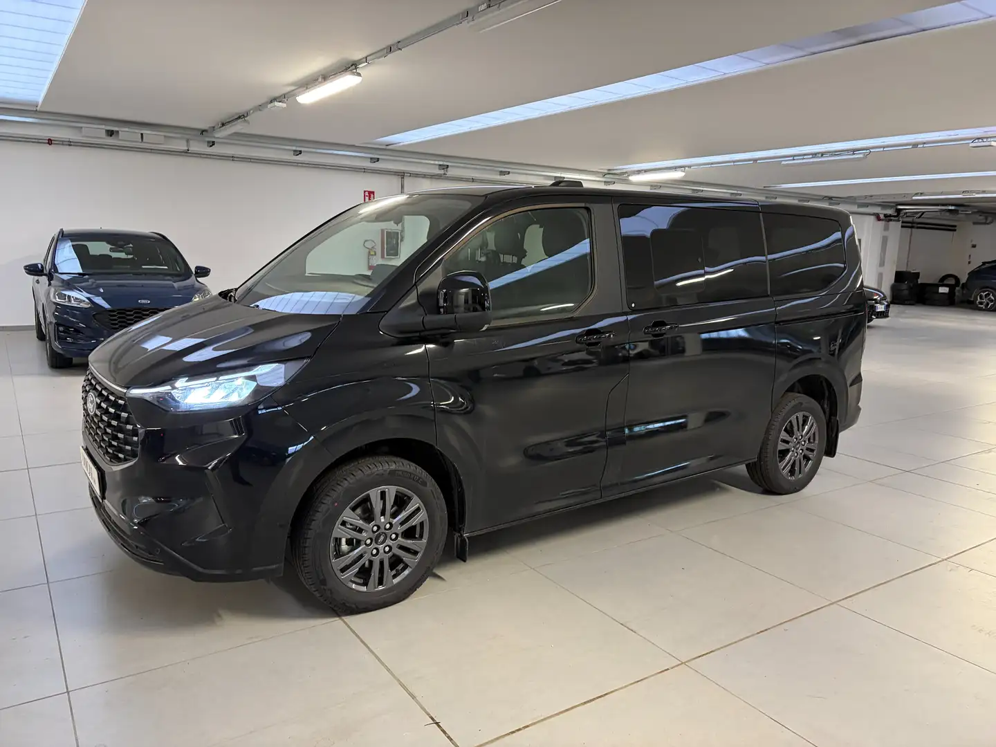 Ford Tourneo Custom 320L1 2.0TDCI 136CV TITANIUM 9 POSTI Schwarz - 1