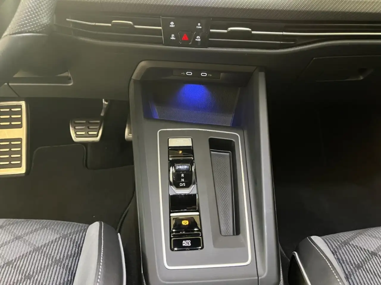Volkswagen Golf VIII 1.5 eTSI DSG R-Line *AHK*APP-CONN.*LED*NAVI* 15