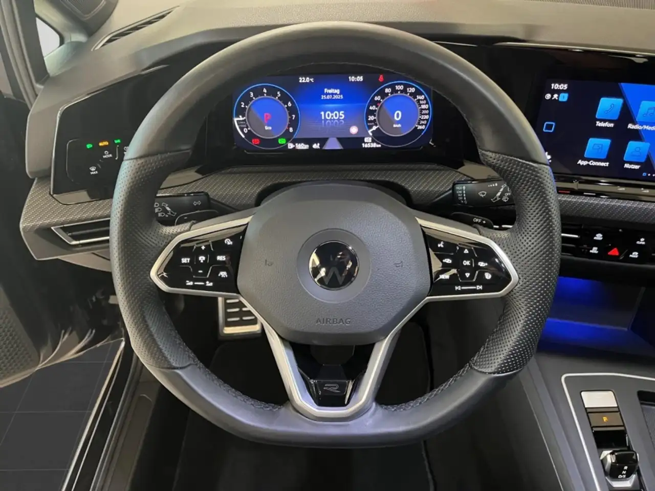 Volkswagen Golf VIII 1.5 eTSI DSG R-Line *AHK*APP-CONN.*LED*NAVI* 9