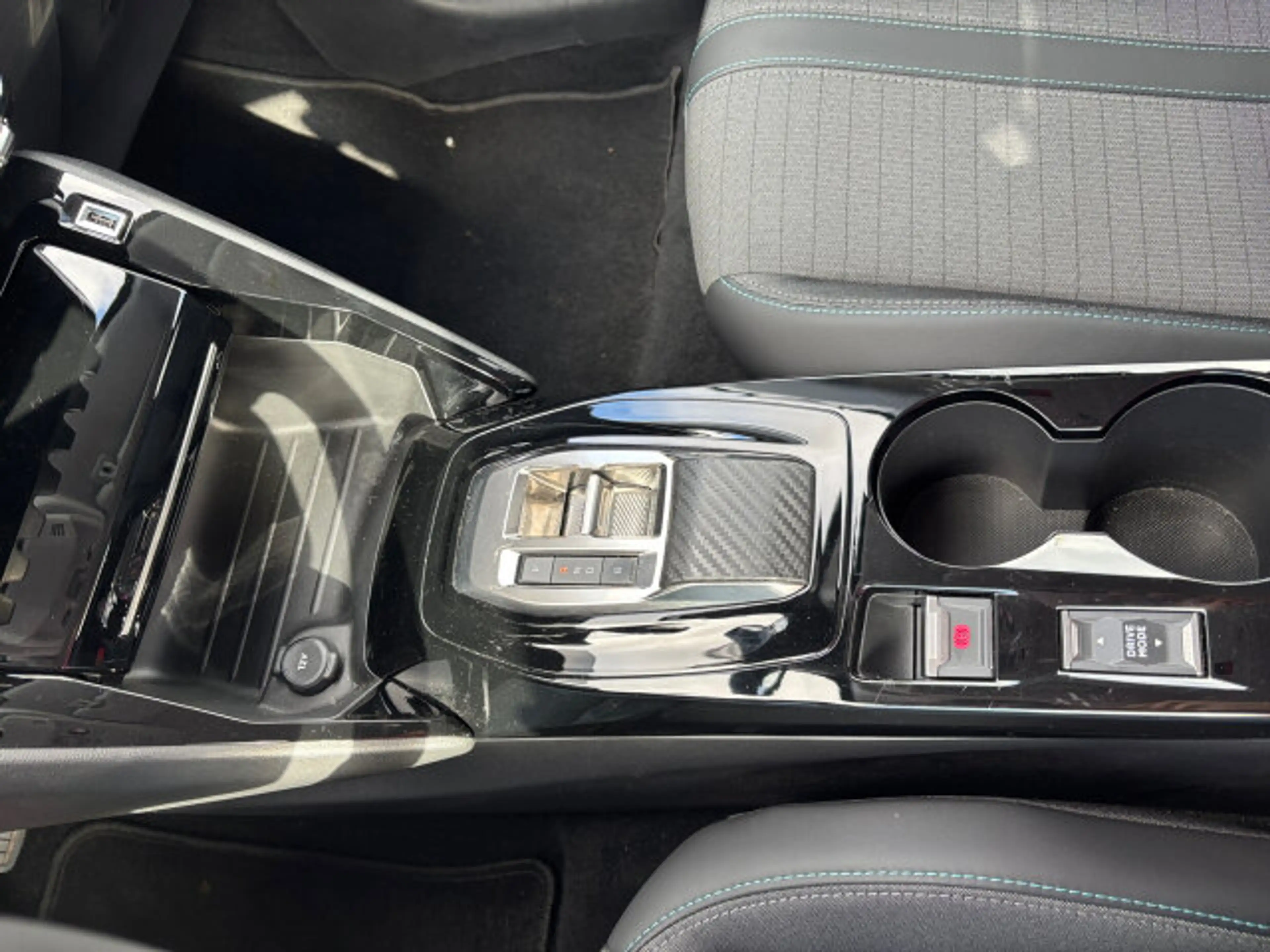 Peugeot e-208 e-208 136 Allure Pack +Rückfahrkamera+SHZ+LED+ — photo 13