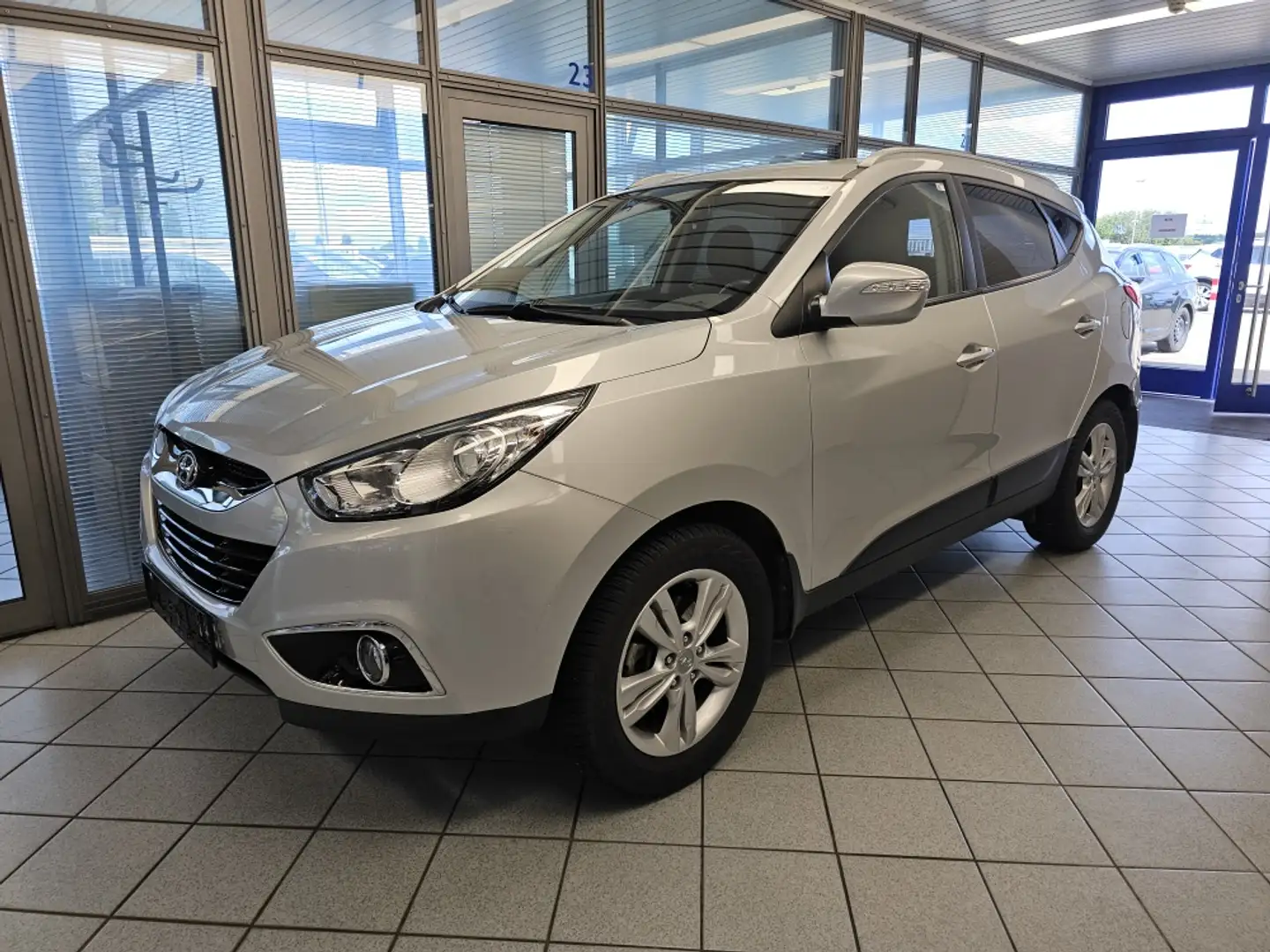 Hyundai iX35 Trend AHK,Klima,Allwetterreifen,Tempomat Plateado - 2