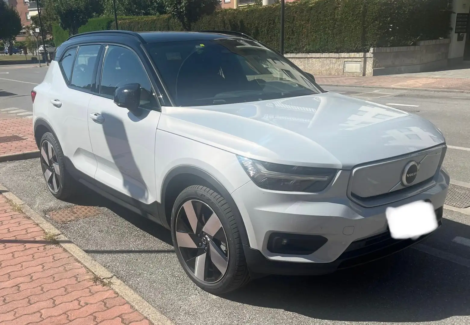Volvo XC40 P8 recharge pure electric R-design awd Argento - 1