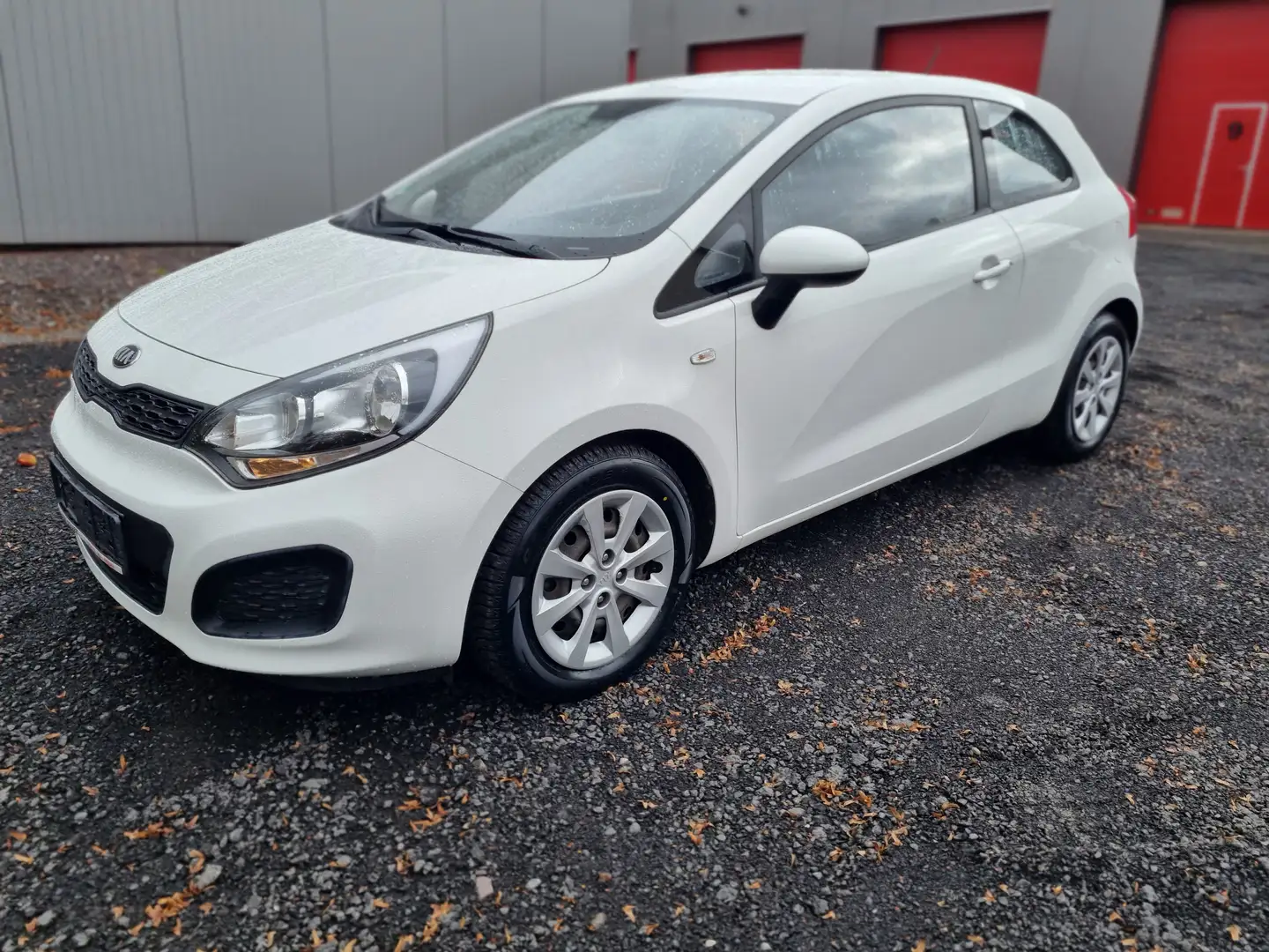 Kia Rio Attract TÜV bis 01/2027 neuer Motor Weiß - 2