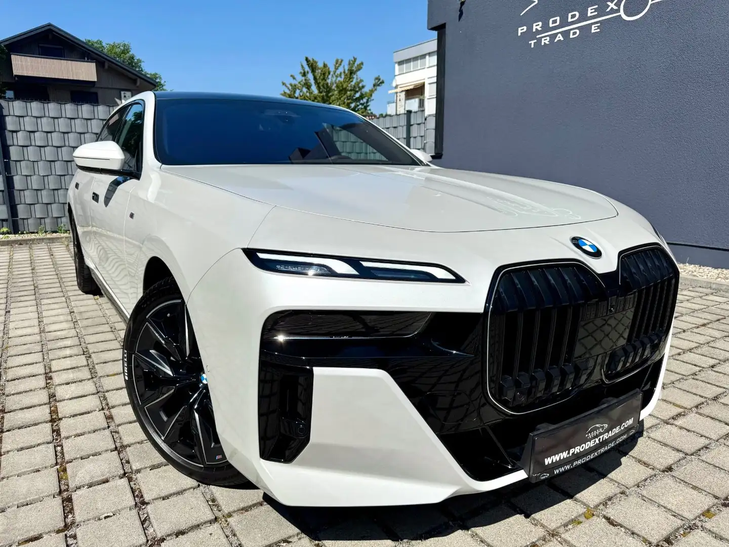 BMW 740 d xD M-Sport SkyLounge*TV*SoftClos*B&W*21Zoll - 1