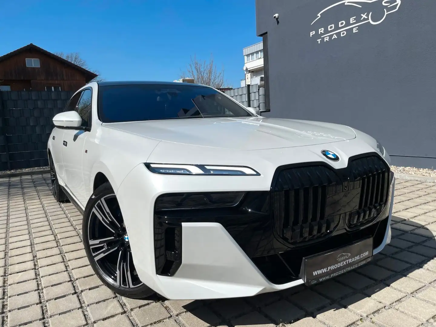 BMW 740 d xD M-Sport SkyLounge*TV*SoftClos*B&W*21Zoll - 2