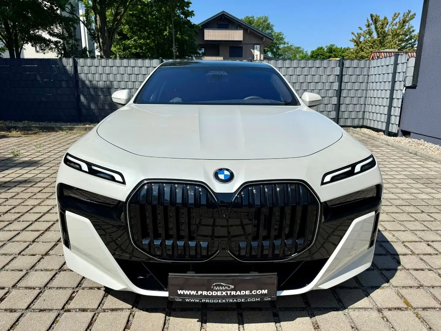 BMW 740 d xD M-Sport SkyLounge*TV*SoftClos*B&W*21Zoll - 2