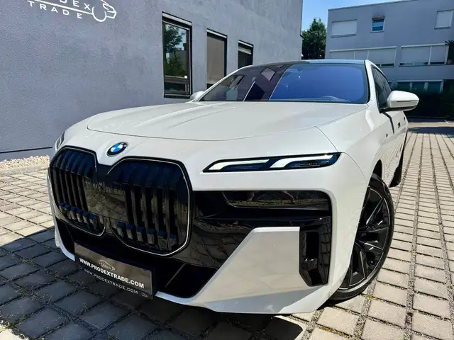 BMW 740 d xD M-Sport SkyLounge*TV*SoftClos*B&W*21Zoll