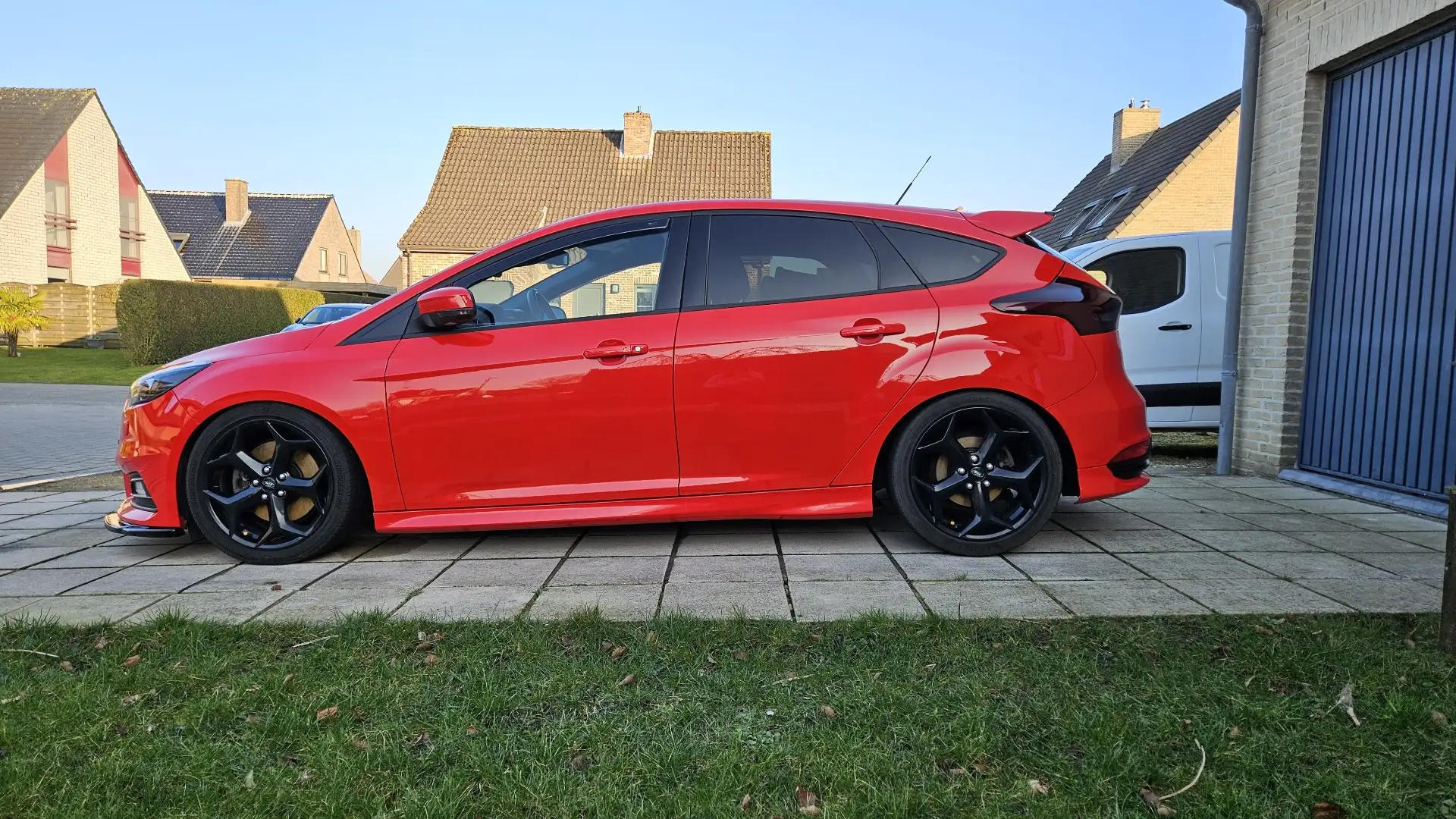 Ford Focus 2.0 EcoBoost ST Rouge - 1