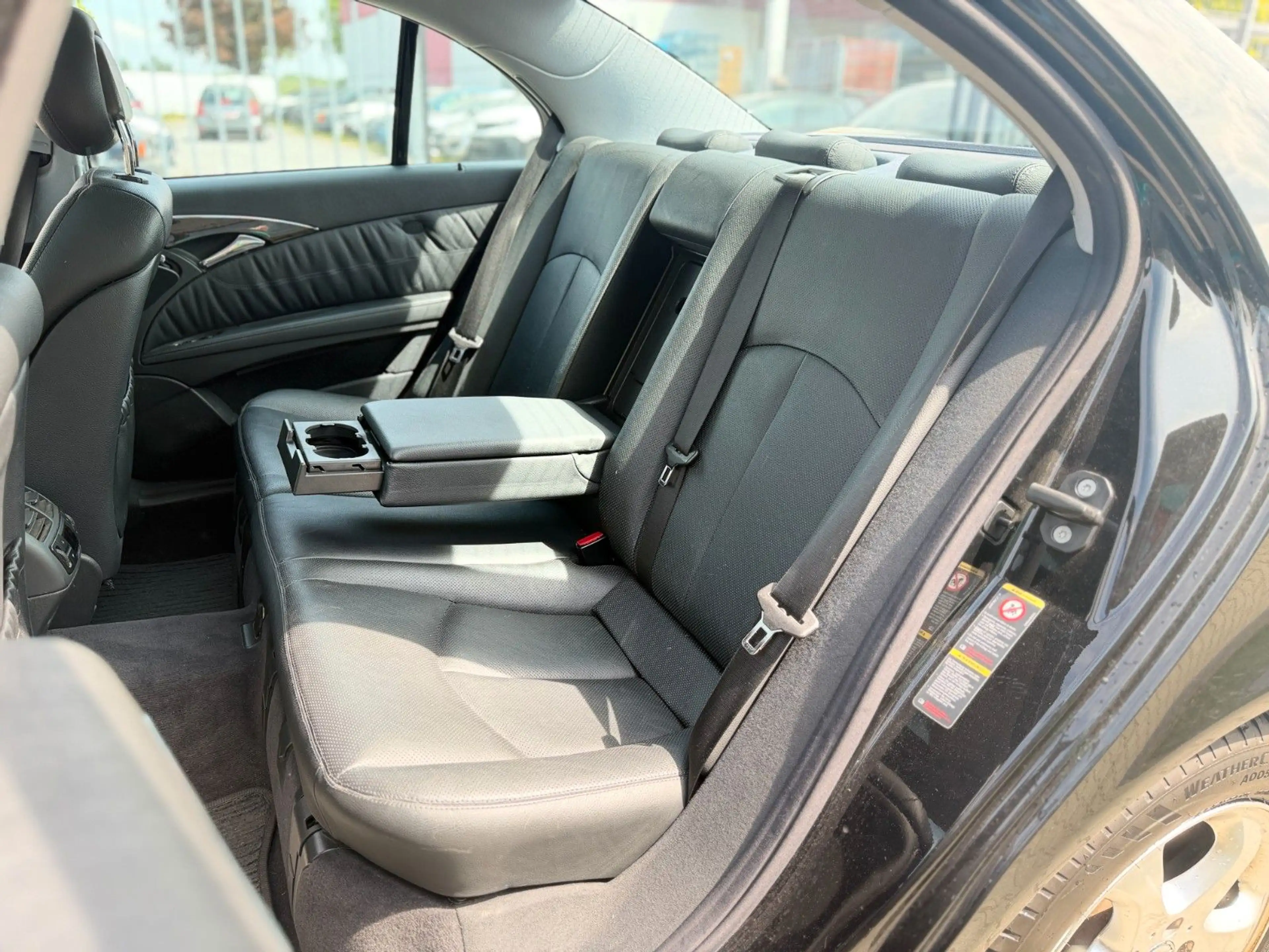 Mercedes-Benz E 350 E TÜV NEU* DEUTSCHE VORBESITZER — photo 13