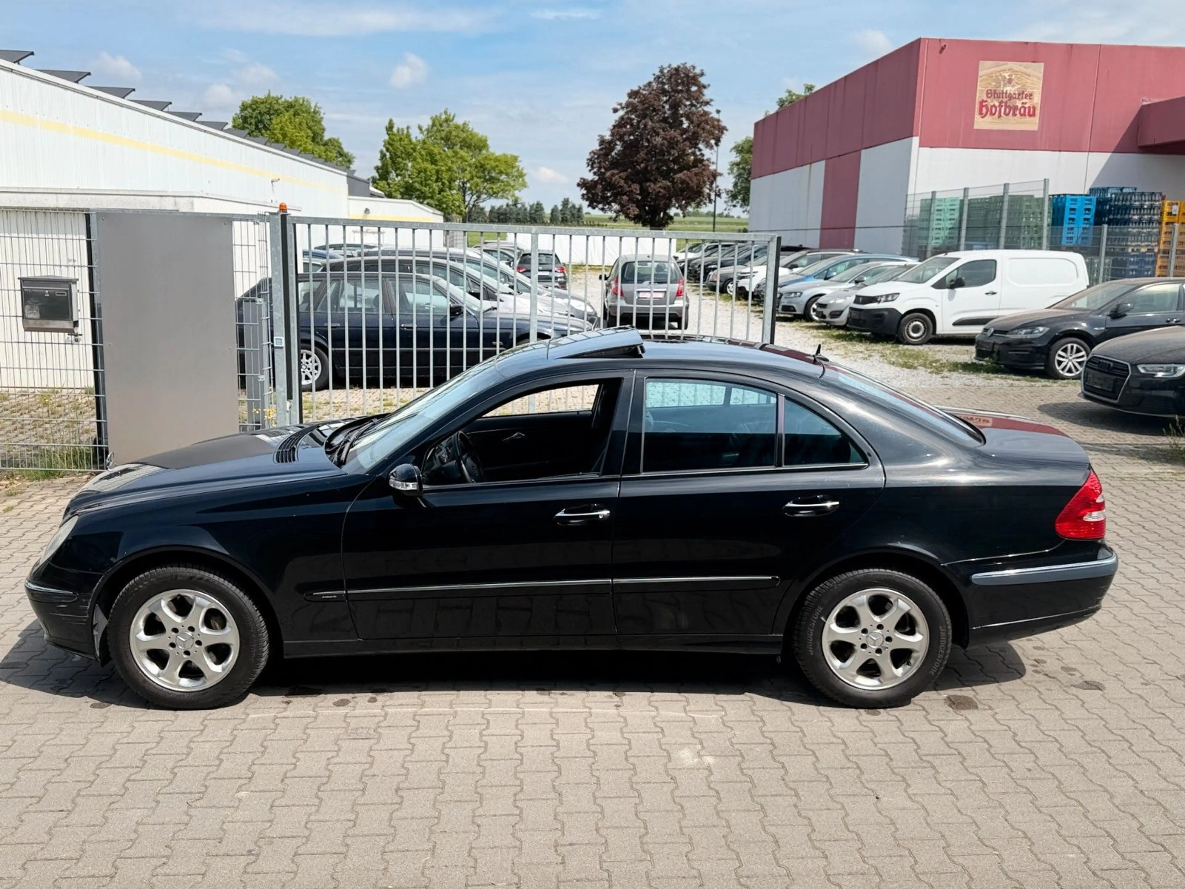 Mercedes-Benz E 350 E TÜV NEU* DEUTSCHE VORBESITZER — photo 10