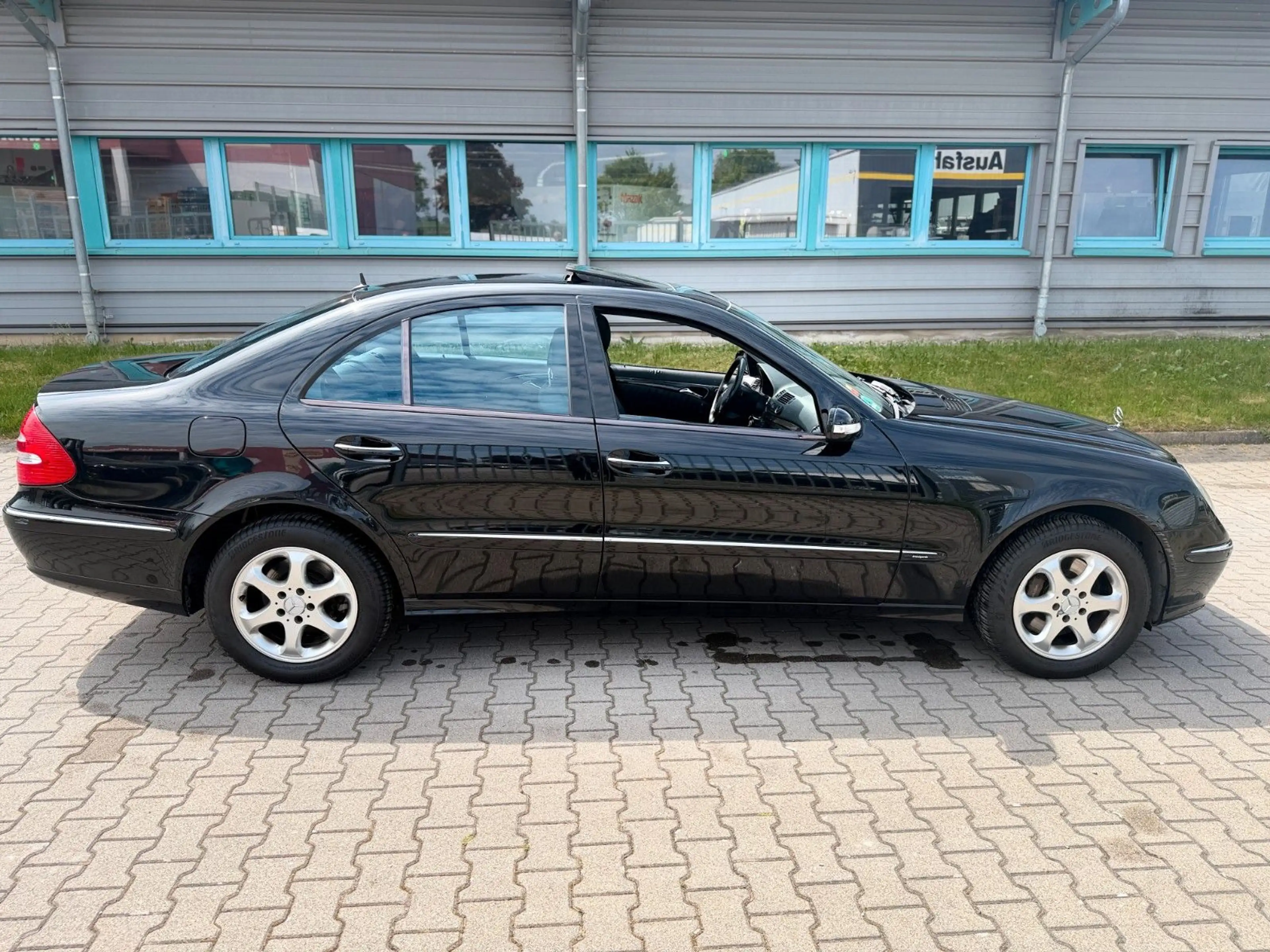 Mercedes-Benz E 350 E TÜV NEU* DEUTSCHE VORBESITZER — photo 5
