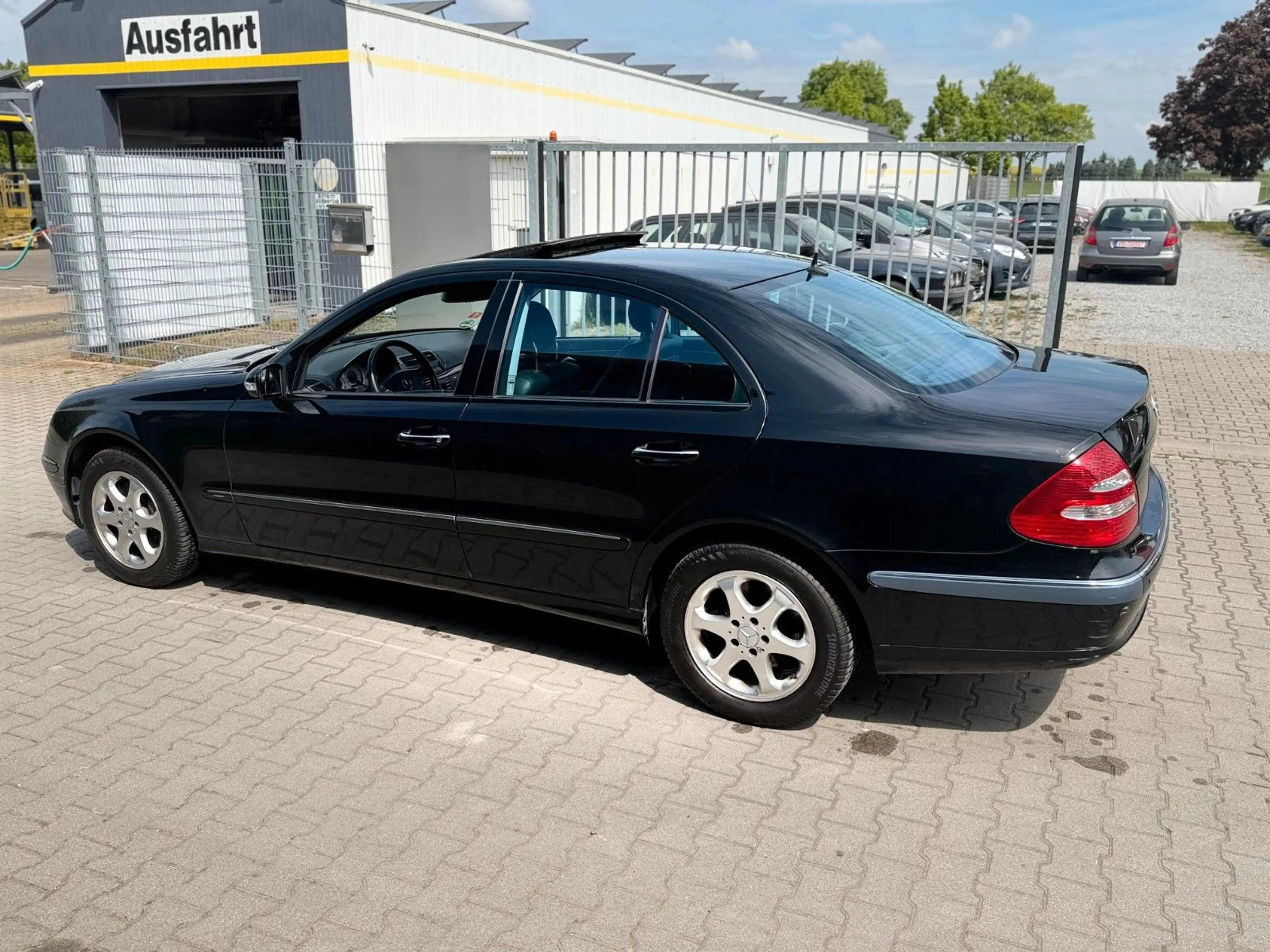 Mercedes-Benz E 350 E TÜV NEU* DEUTSCHE VORBESITZER — photo 9