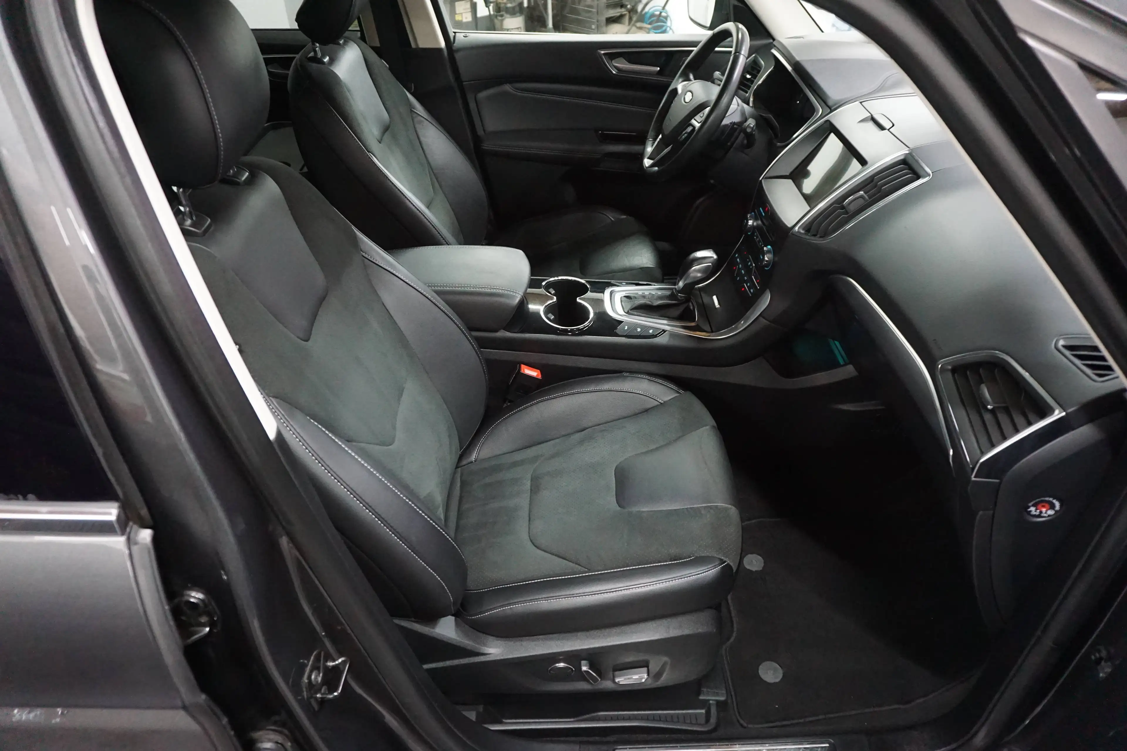 Ford Galaxy Titanium — photo 10