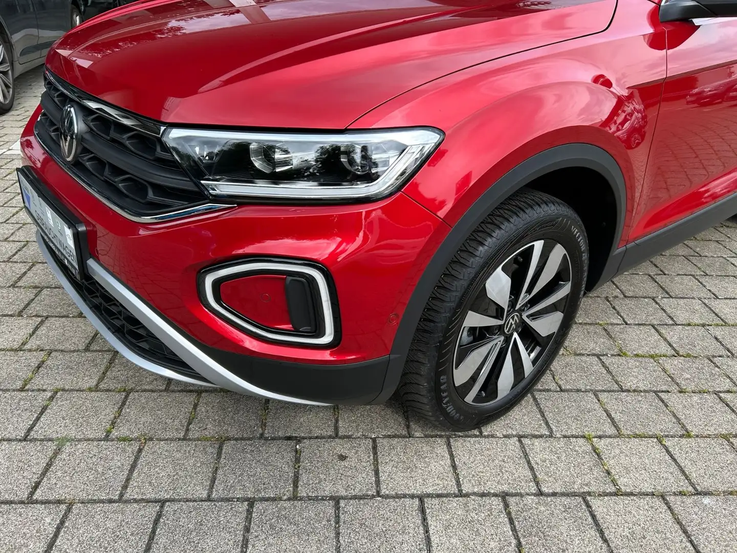 Volkswagen T-Roc MOVE 1.5 l TSI DSG IQ. Drive,AHK,Navi,Stan Rot - 2