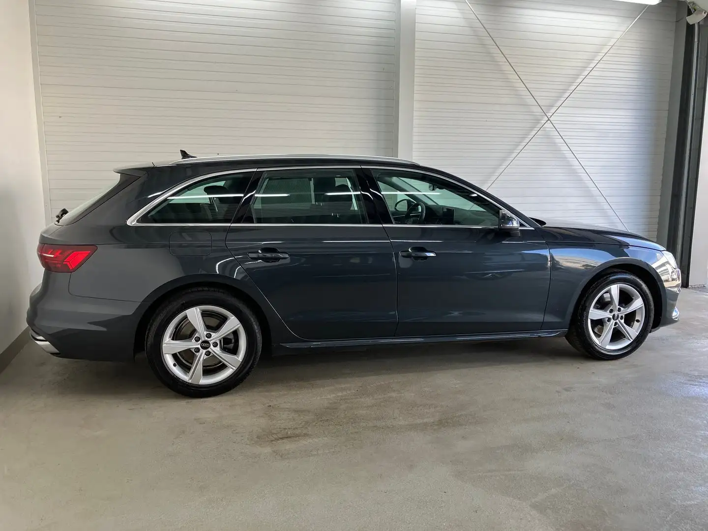 Audi A4 30 TDI advanced Grau - 2