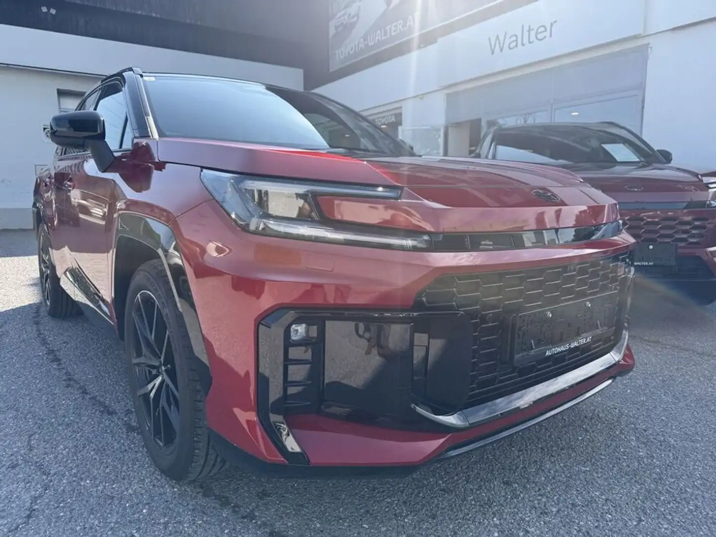 Toyota Sonstige 2,5 Hybrid GR Sport 4WD Vollhybrid Aut. Rot - 2