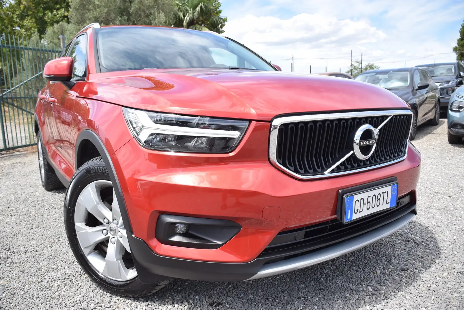 Volvo XC40 4X4 AWD 2.0D3 FULL NAVI ADAS LED SENSORI CRUISE BT Rot - 1