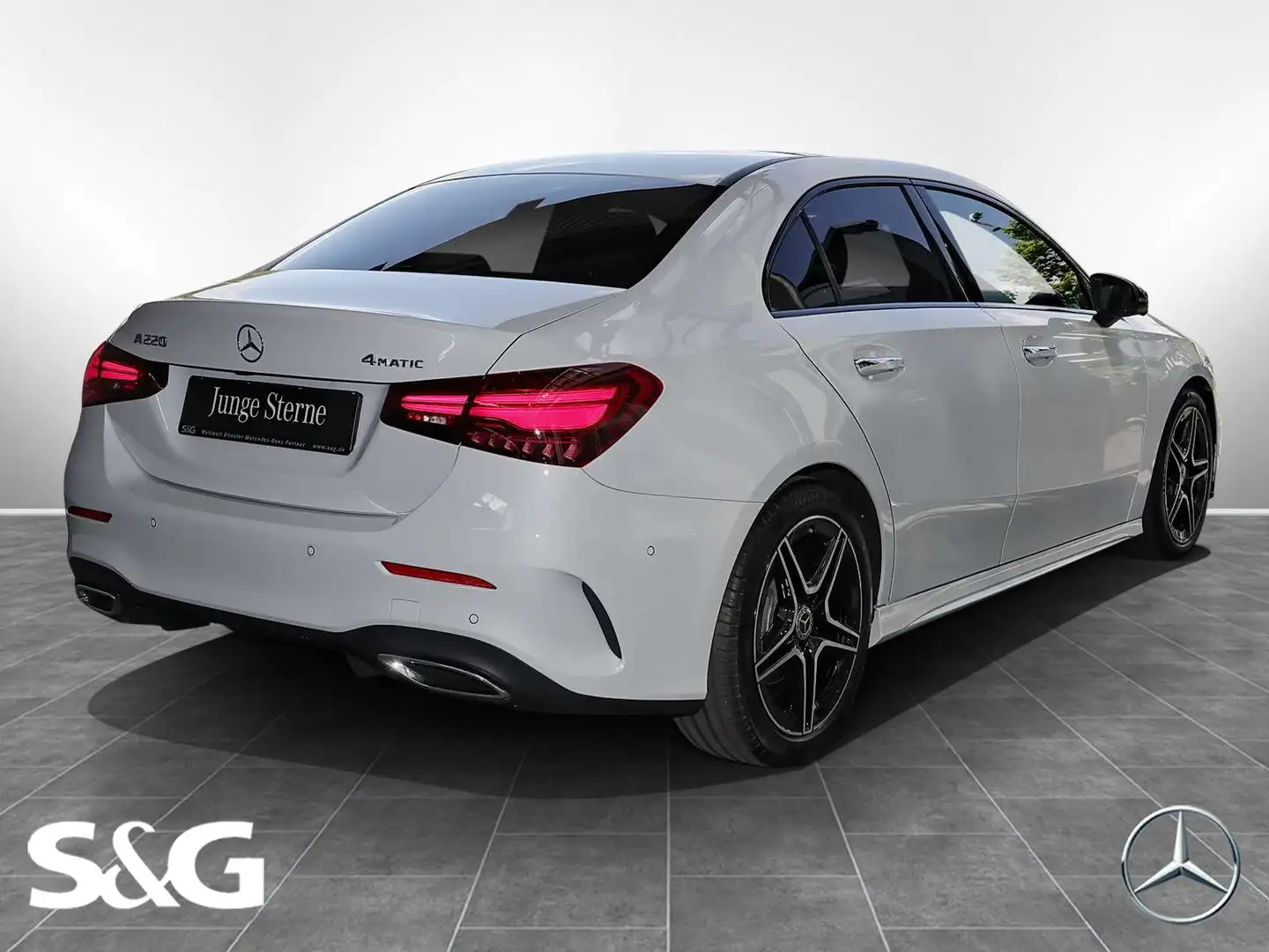 Mercedes-Benz A 220 4M Limousine AMG AHK+PANO+DISTRONIC+HEADUP Blanc - 2