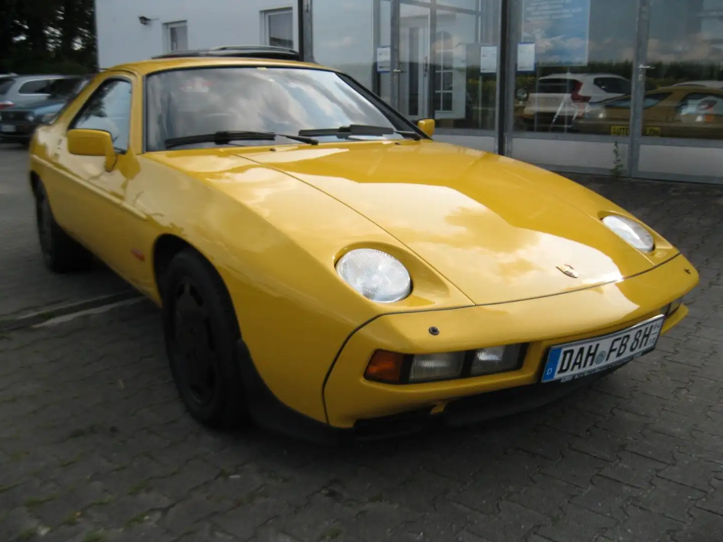 Porsche 928 S * Schalter+H-Zulassung+Classic Data  2  * Yellow - 1