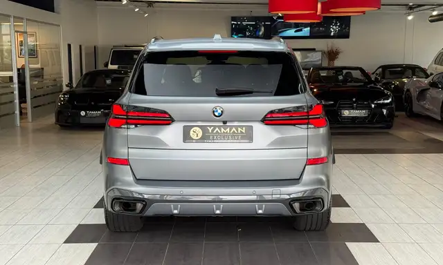 BMW X5 view 8