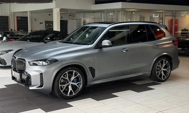 BMW X5 view 2