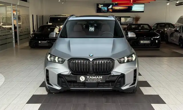 BMW X5 view 3