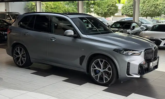 BMW X5 view 4
