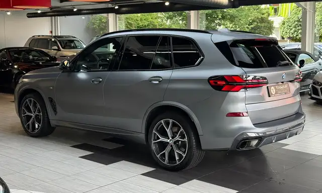 BMW X5 view 10