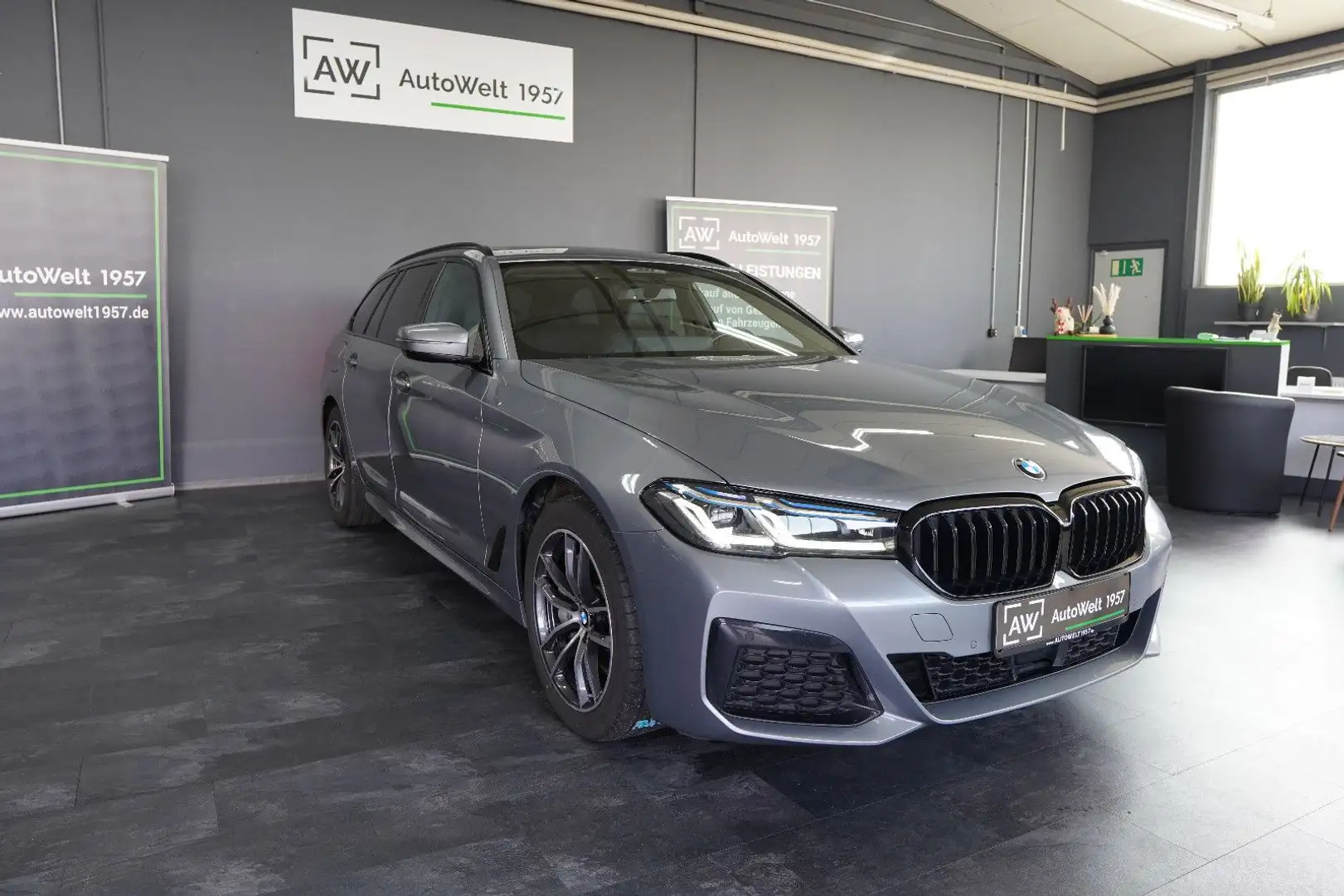 BMW 540 d xDrive Touring  M Sport*StdHzg*PANO*Laser* Grau - 1