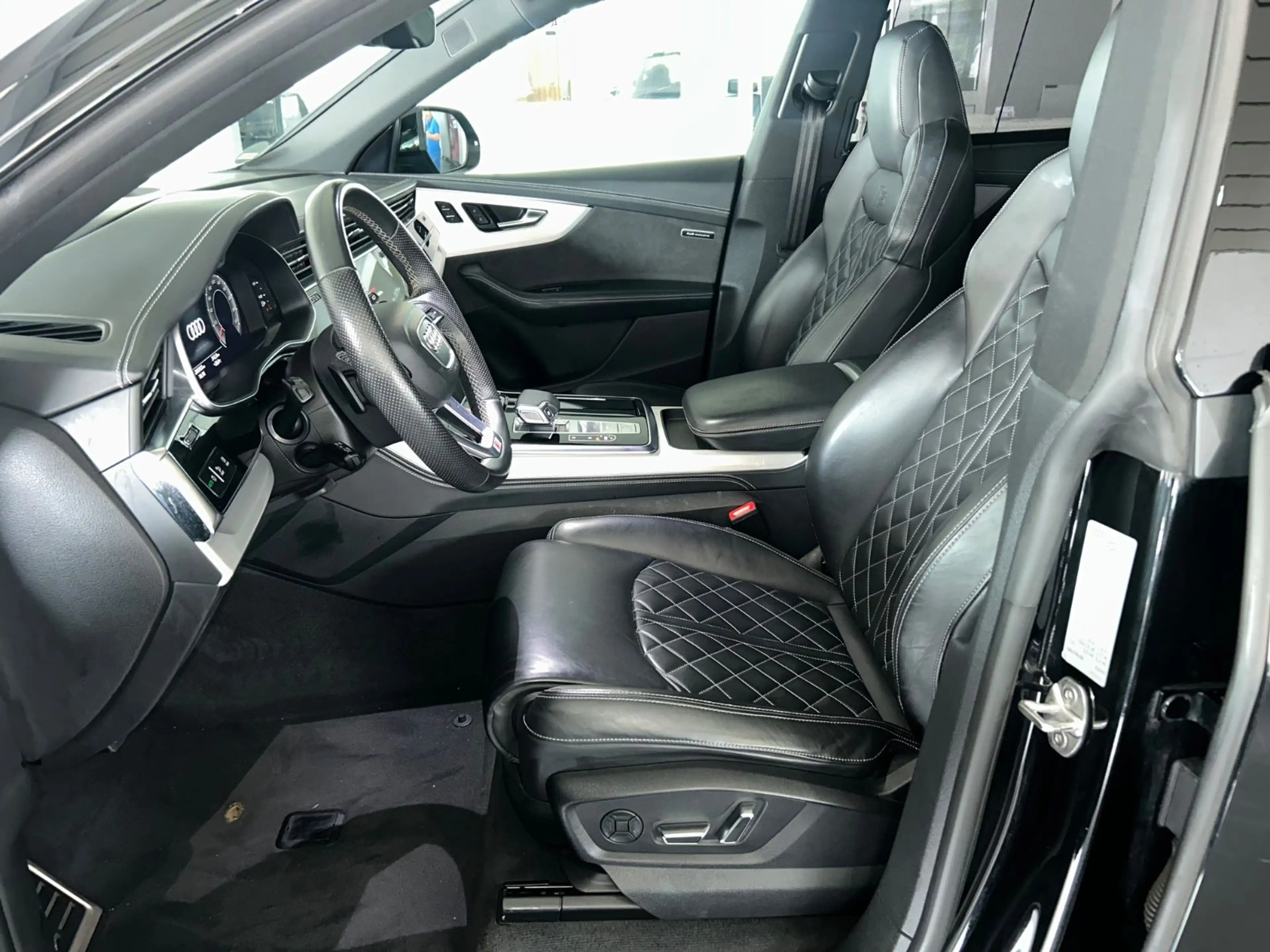 Audi SQ8 TFSI quattro tiptronic competit. plus — photo 9