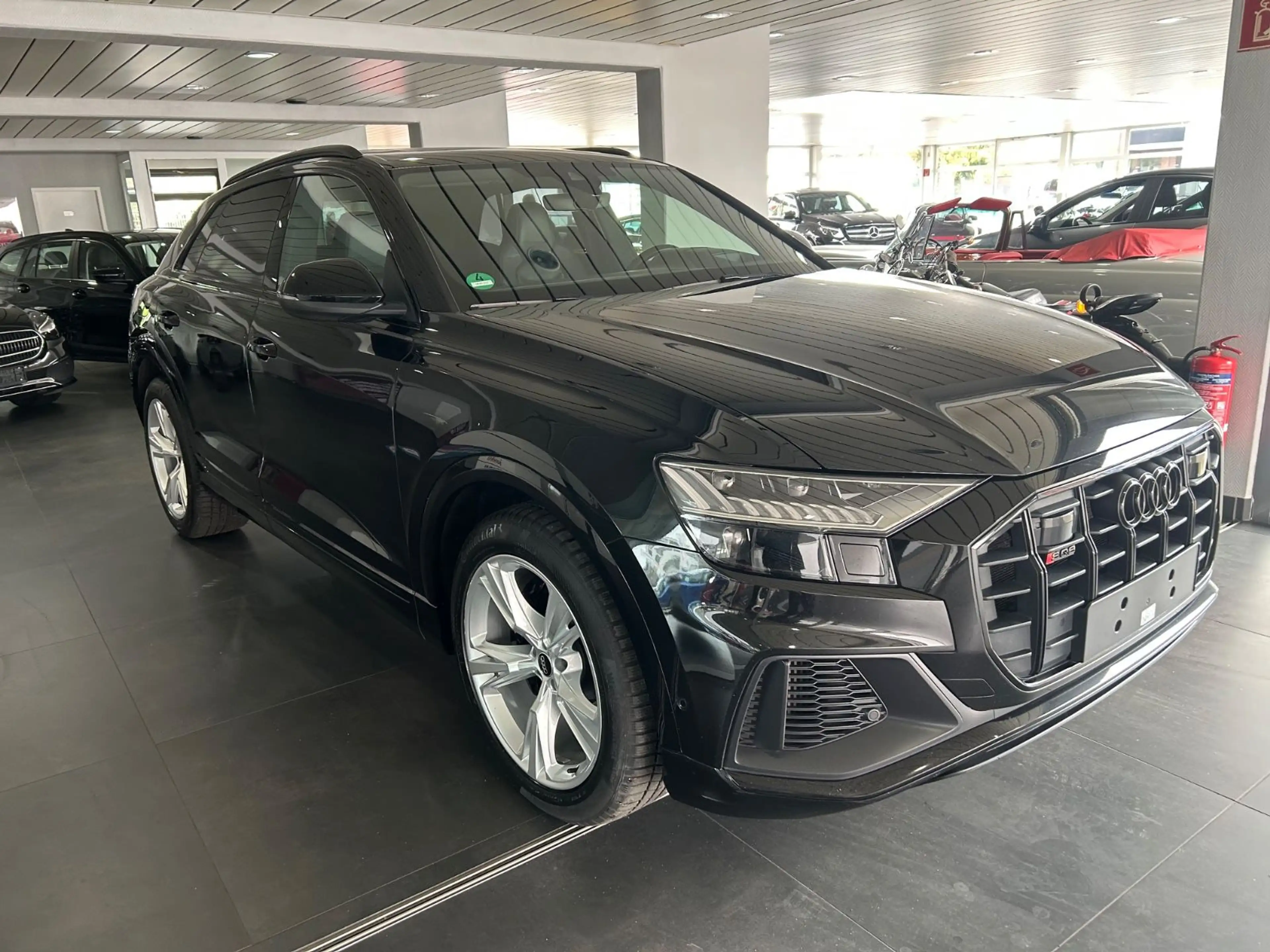 Audi SQ8 TFSI quattro tiptronic competit. plus — photo 3