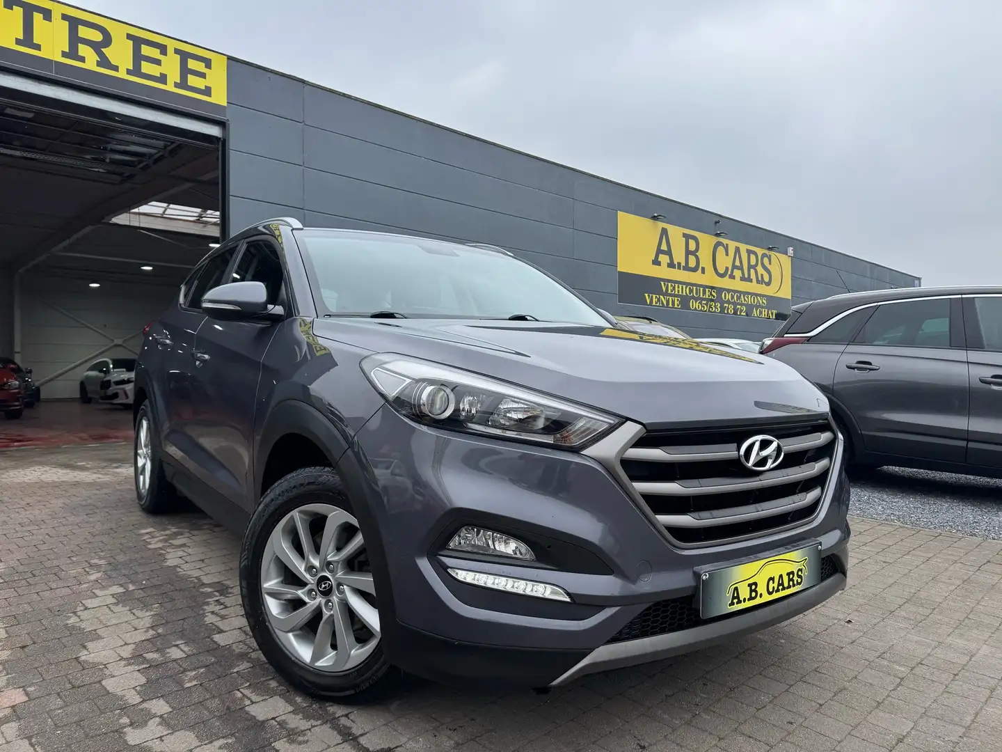 Hyundai TUCSON 1.7 CRDi 2WD Grijs - 1