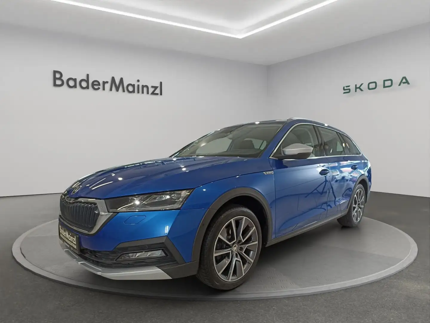 Skoda Octavia Combi SCOUT Blau - 1