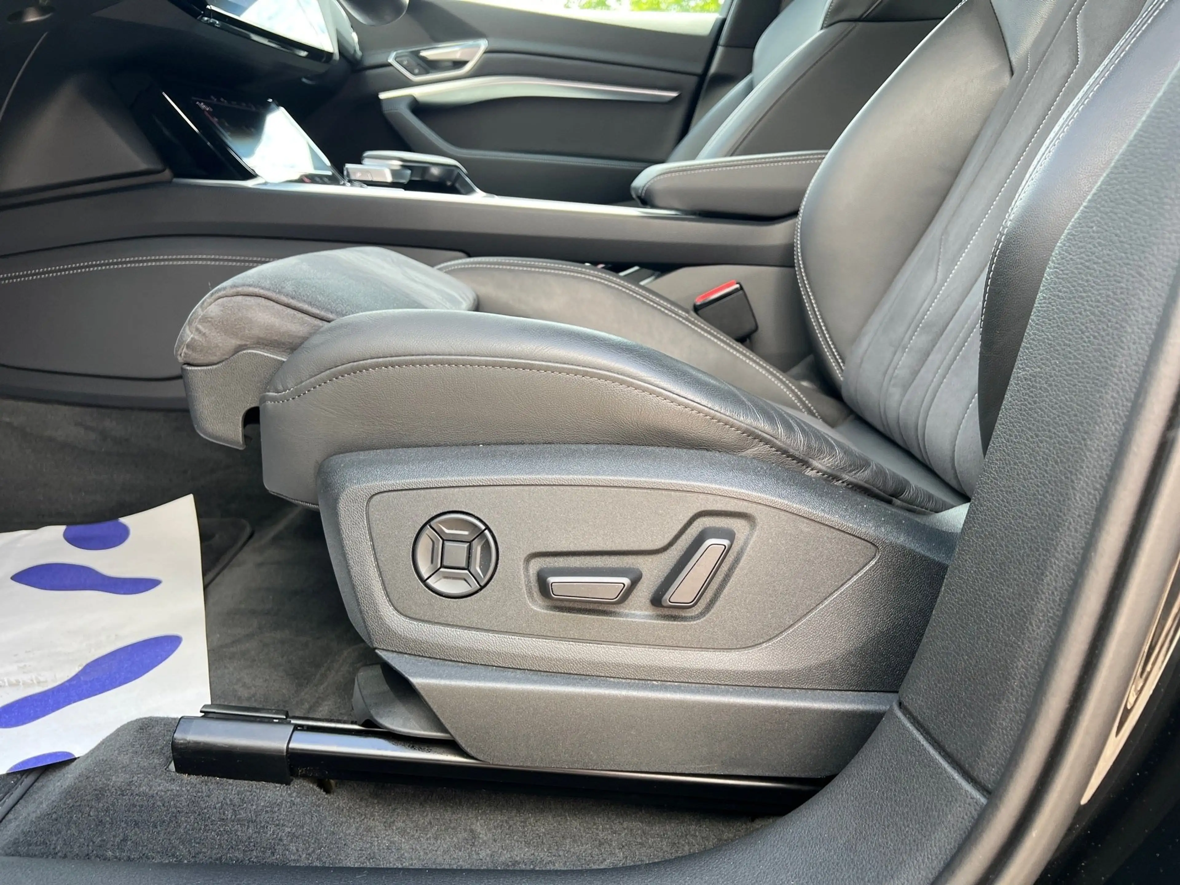 Audi Q8 e-tron quattro advanced *HUD*4x SHZ*KAMERA*MATRIX* — photo 8