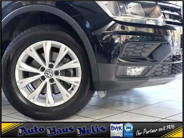 Volkswagen Tiguan Allspace view 2