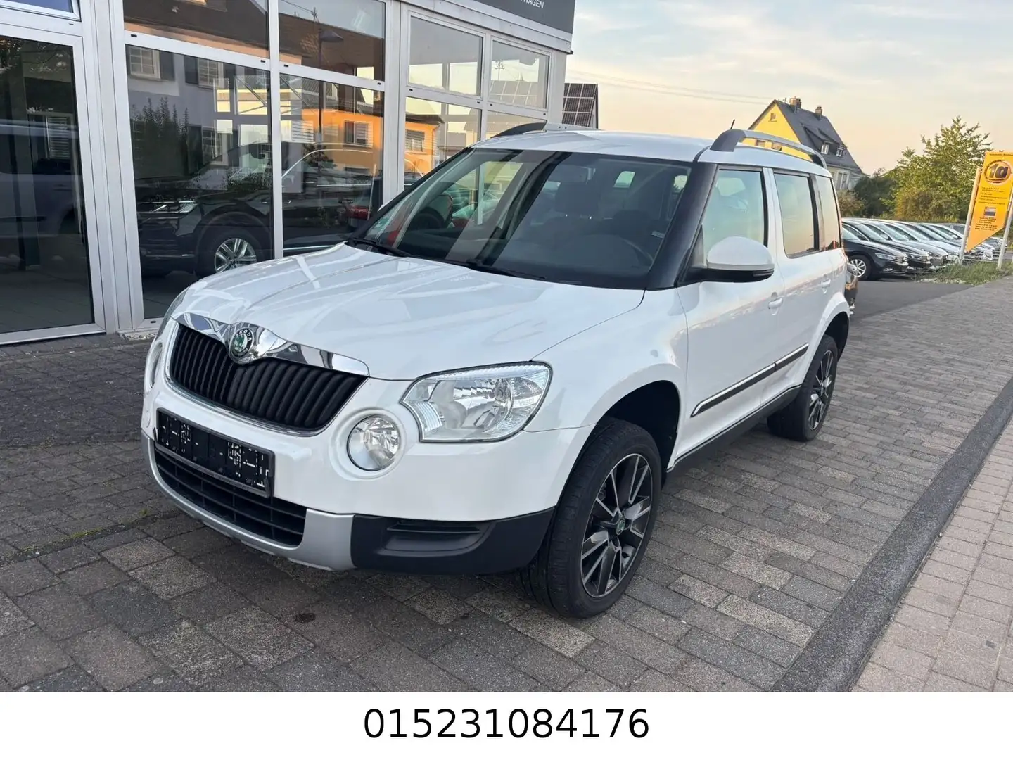 Skoda Yeti Adventure 4x4+Tempomat+Klimaaut.+AHK+PDC H+ Weiß - 1