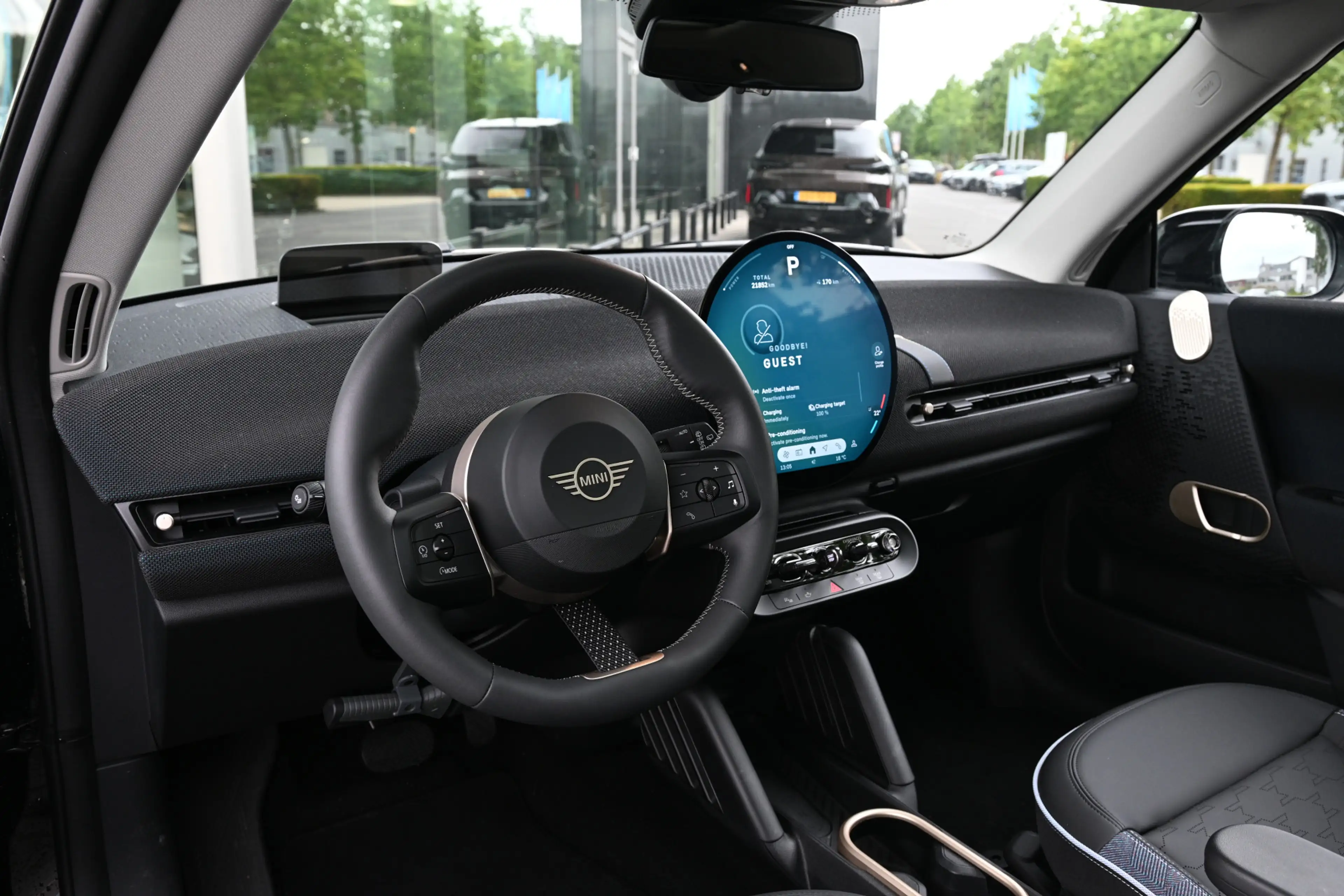MINI Cooper E Hatchback / Classic / Pakket L / 17 inch Parallel — photo 4