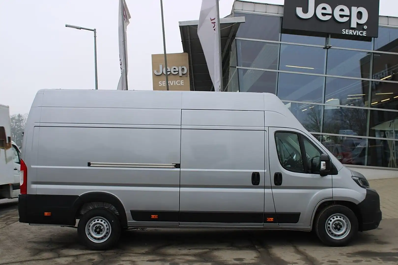 Fiat Ducato Ducato Maxi L4H3 180 Automatik ACC Park vorne h... Silber - 2