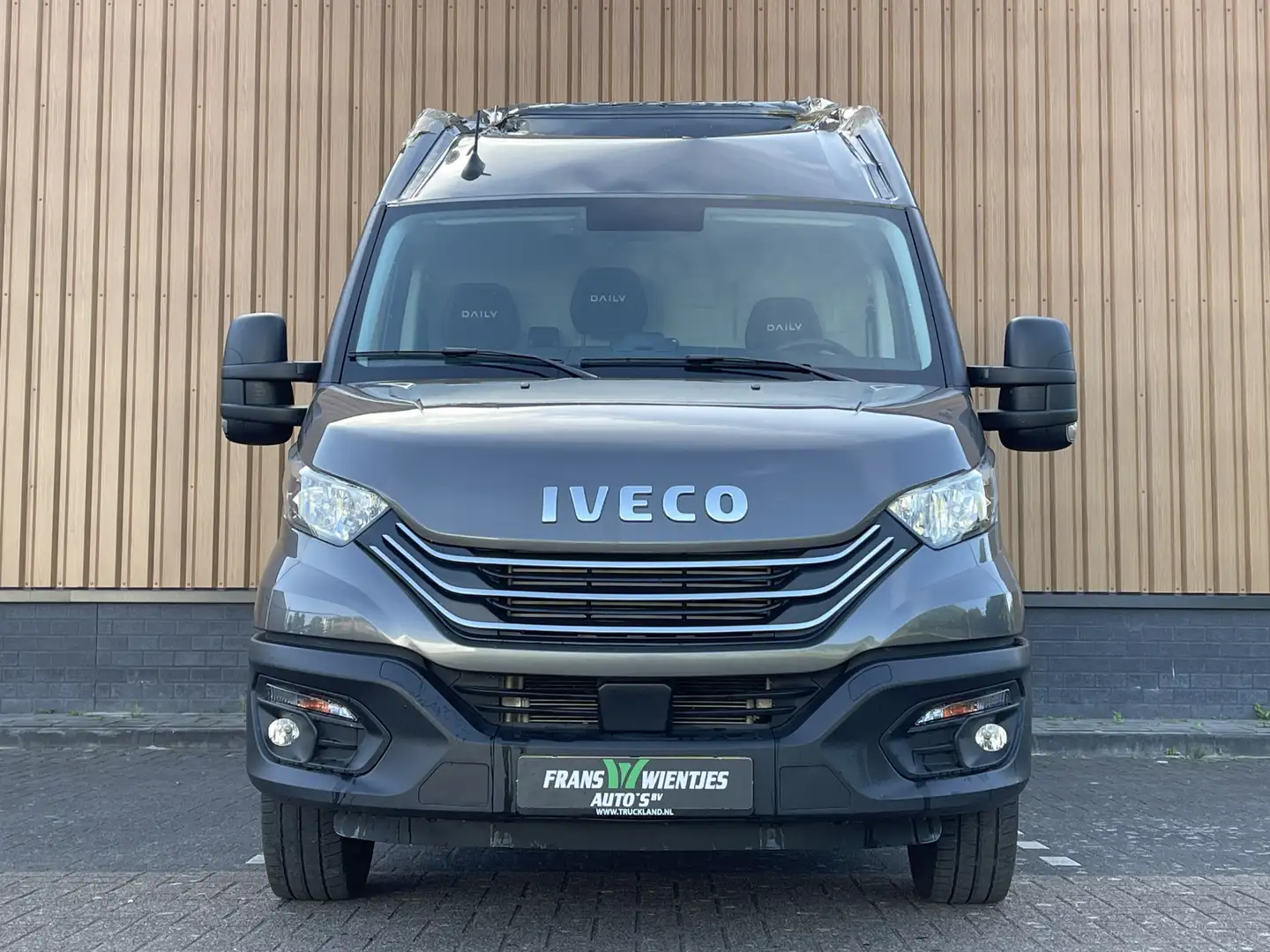 Iveco 35S18 | Handel/Export | Rijdbare Schade | Cruise C Šedá - 2