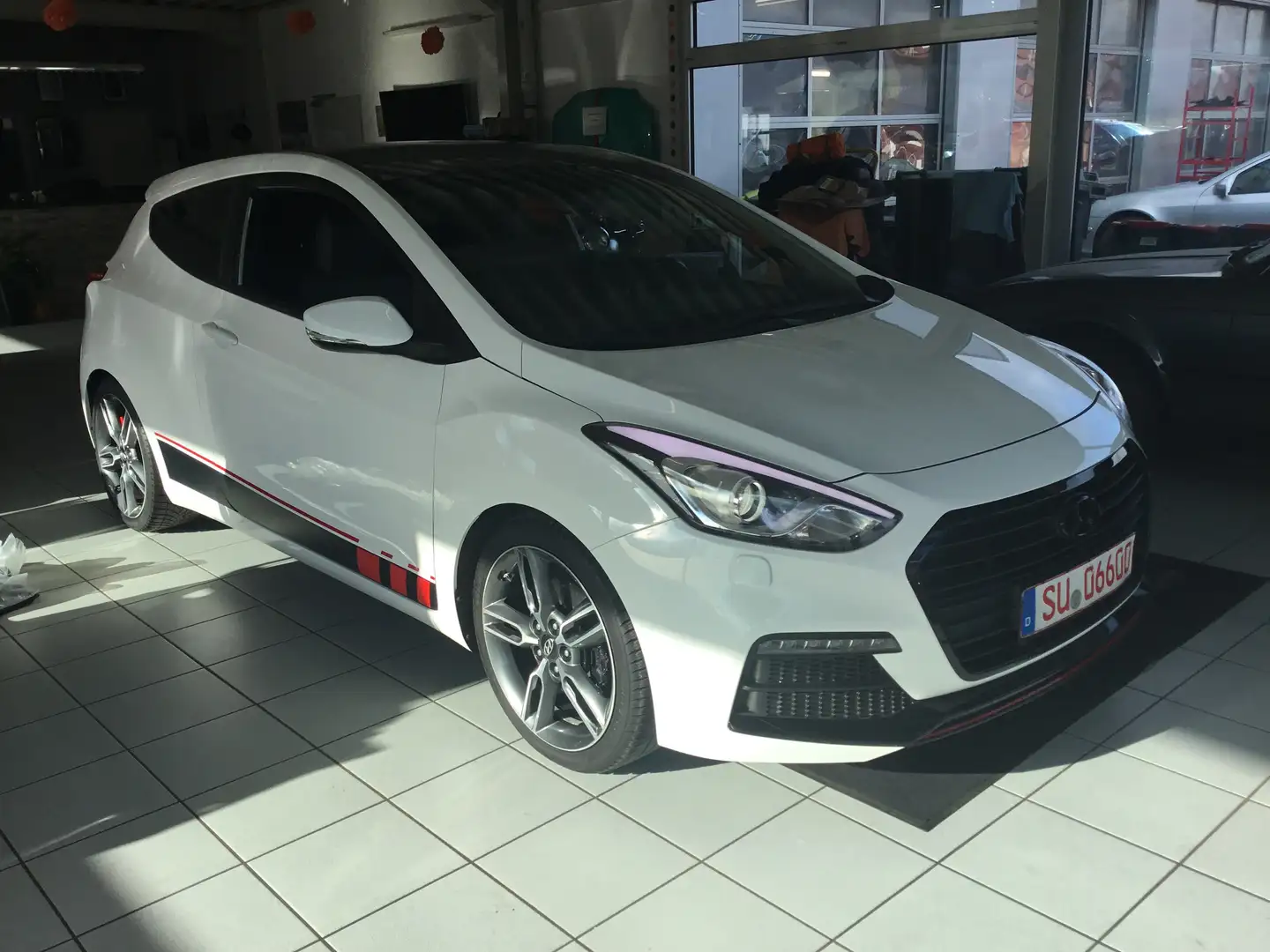 Hyundai i30 i30 Coupe 1.6 T GDi Coupe Turbo Blanc - 1