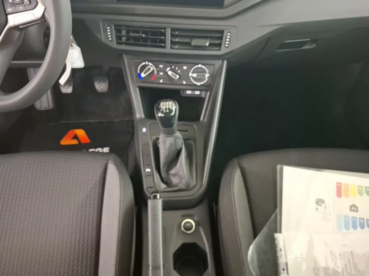 Volkswagen Polo VI CarPlay PDC SHZ 9