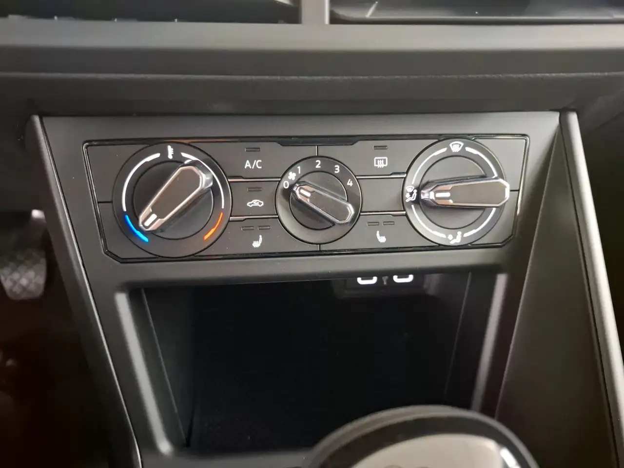 Volkswagen Polo VI CarPlay PDC SHZ 15