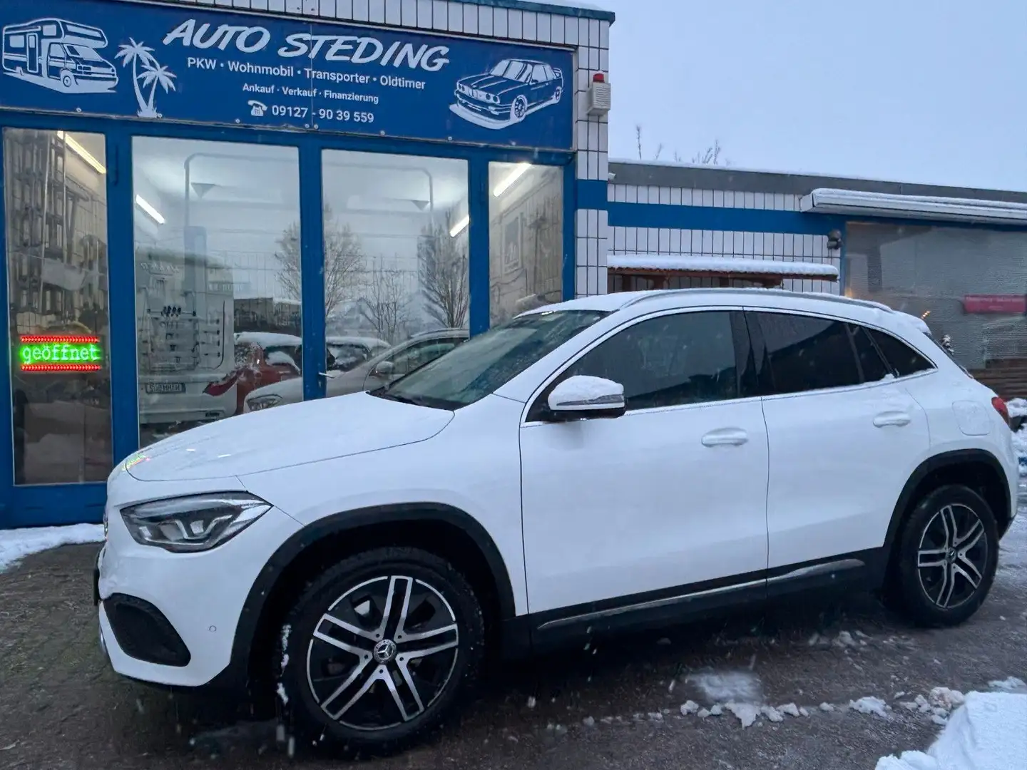 Mercedes-Benz GLA 200 Progressive 1.Hand WENIG KM Leder LED Weiß - 2