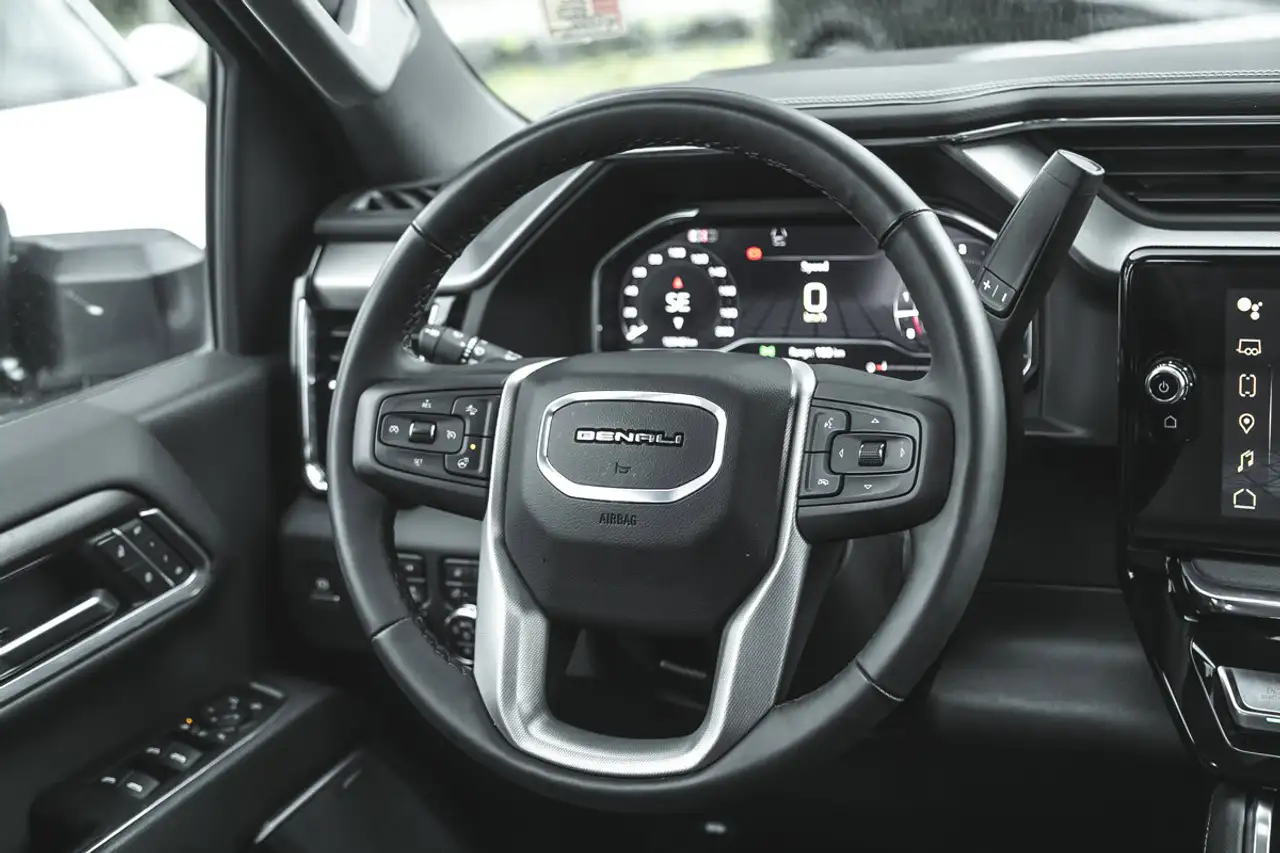 GMC Sierra 3500HD снимка GMC Sierra 3500HD