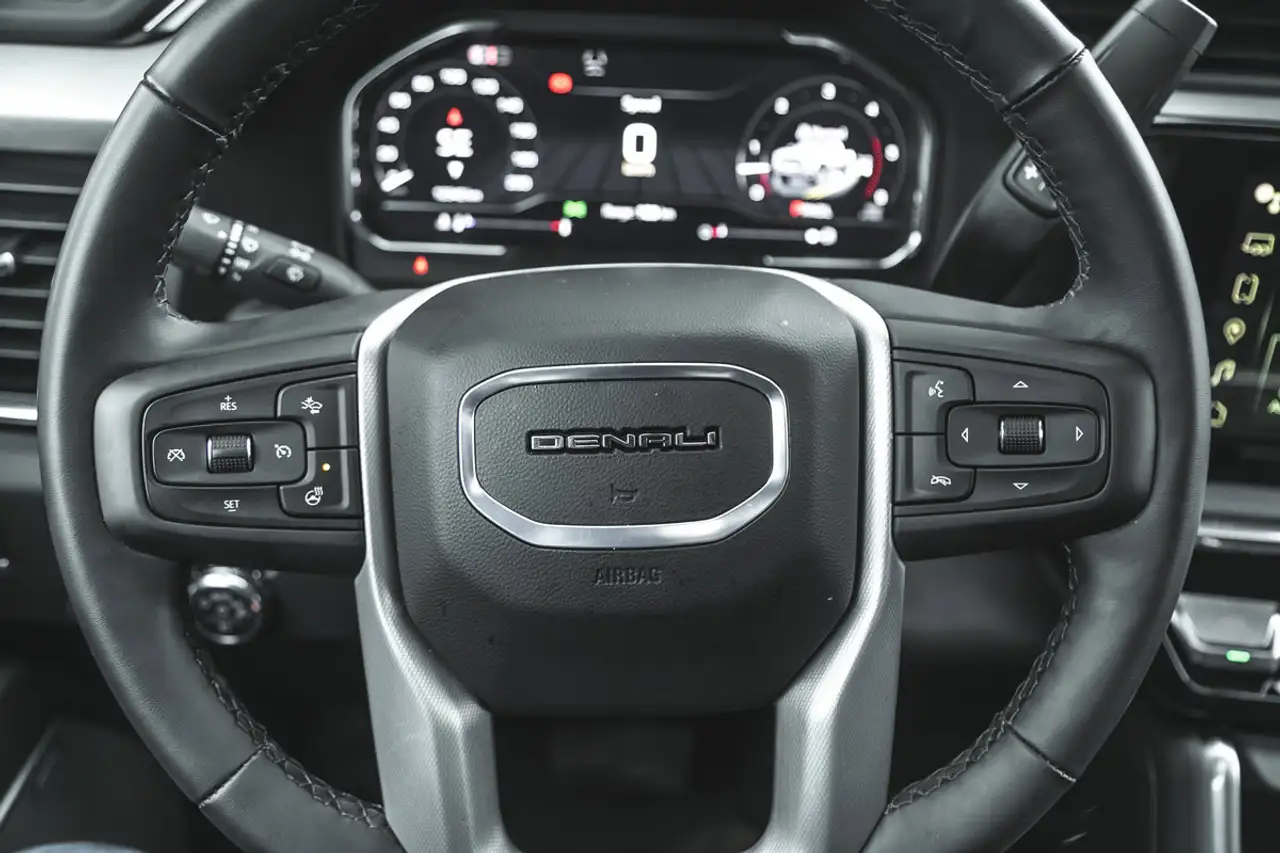 GMC Sierra 3500HD снимка GMC Sierra 3500HD