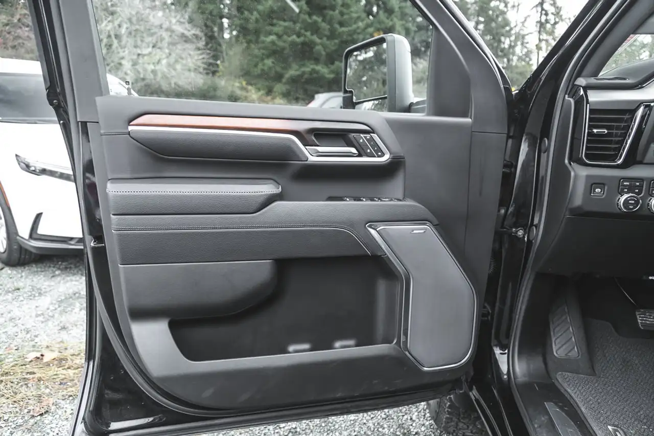 GMC Sierra 3500HD снимка GMC Sierra 3500HD